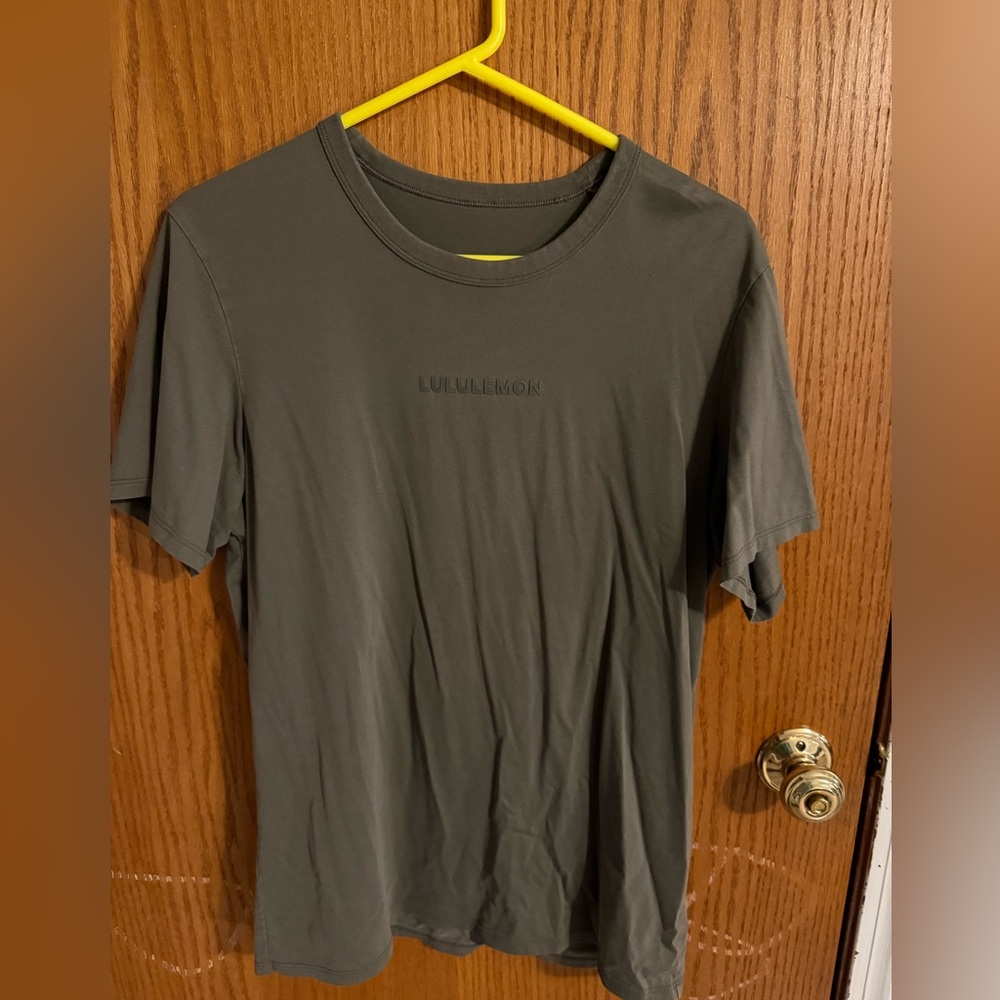 lululemon athletica Men's Olive Short Sleeve Tee